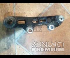 STAFFA SUPPORTO PINZA FRENO POSTERIORE YAMAHA XJ S