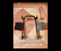 SUPPORTO TELAIETTO frecce ANTERIORE HYOSUNG GT 650