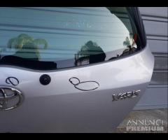 Portellone posteriore grigio chiaro Toyota yaris - 10