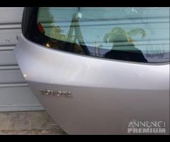 Portellone posteriore grigio chiaro Toyota yaris - 17