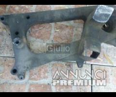 STAFFA SUPPORTO SCARICO MARMITTA PIAGGIO BEVERLY 5