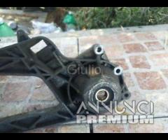 STAFFA SUPPORTO SCARICO MARMITTA PIAGGIO BEVERLY 5