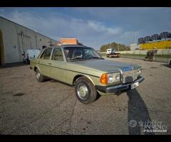 Mercedes W123 200 Berlina 1981 Conservata