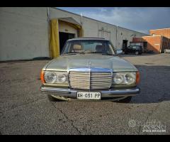 Mercedes W123 200 Berlina 1981 Conservata