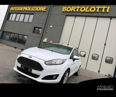 FORD FIESTA MK6 per ricambi usati RTJB