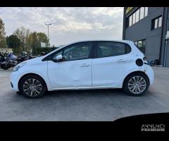 PEUGEOT 208 per ricambi usati BH02