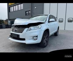 TOYOTA RAV 4 per ricambi usati 2ADFHV