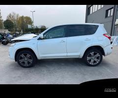 TOYOTA RAV 4 per ricambi usati 2ADFHV