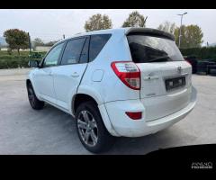 TOYOTA RAV 4 per ricambi usati 2ADFHV