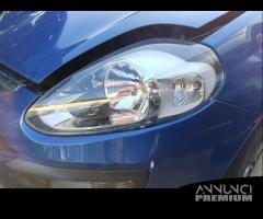 Proiettore sinistro FIAT GRANDE PUNTO del 2011