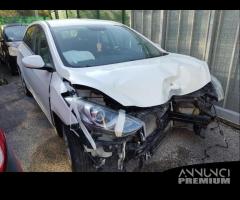 Ricambi HYUNDAI I30 CRDI 1396cc diesel del 2015