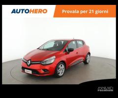 RENAULT Clio VJ68151