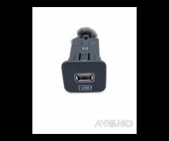 PORTA USB FIAT 500 X Serie 735722609 (15>) - 1