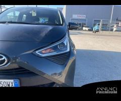 Toyota Aygo II 2018 5p 5p 1.0 x-play 72cv - 8