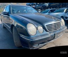 Ricambi usati per Mercedes E270 CDI del 2000