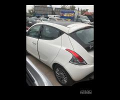 Porta postrmeriore sinistra lancia ypsilon