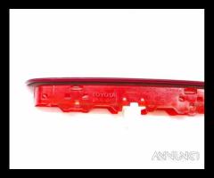 TERZO STOP TOYOTA Yaris Serie 81570-0D152 (17>) - 6