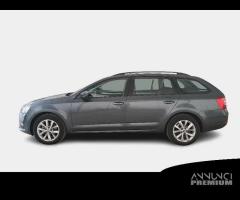 SKODA OCTAVIA WAGON 2.0 TDI EXECUTIVE DSG - 2