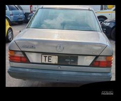 Mercedes Benz 250D w124 berlina per ricambi (2a) - 3