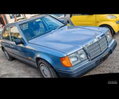 Mercedes Benz 250D w124 berlina per ricambi (2a) - 4