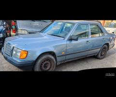 Mercedes Benz 250D w124 berlina per ricambi (2a) - 5