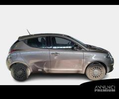 LANCIA YPSILON 1.0 FireFly 70cv S/S Hybrid SILVER - 1