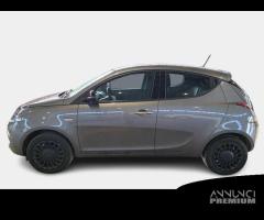 LANCIA YPSILON 1.0 FireFly 70cv S/S Hybrid SILVER - 2