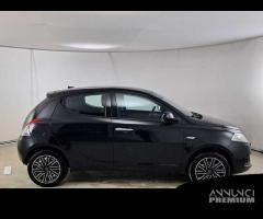 LANCIA YPSILON 1.0 HYBRID 5P