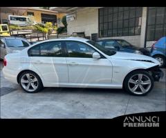 Ricambi BMW 320d berlina 2009 bianca 2.0 diesel