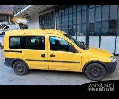 Ricambi Opel Combo 2008 giallo vetrato