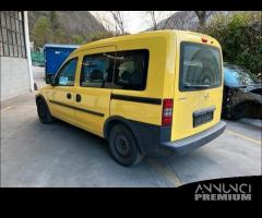 Ricambi Opel Combo 2008 giallo vetrato - 7