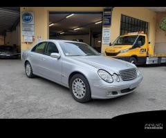 Ricambi Mercedes classe E 220 berlina 2002 grigia