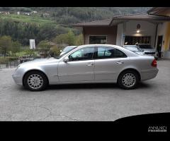 Ricambi Mercedes classe E 220 berlina 2002 grigia