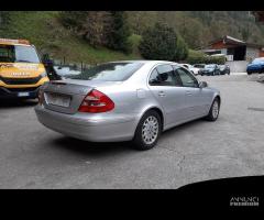 Ricambi Mercedes classe E 220 berlina 2002 grigia - 7