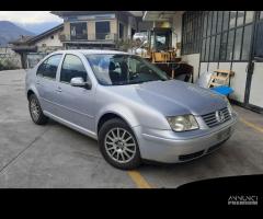 Ricambi Volkswagen Bora 2003 berlina grigio chiaro