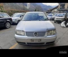 Ricambi Volkswagen Bora 2003 berlina grigio chiaro