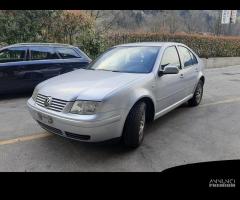 Ricambi Volkswagen Bora 2003 berlina grigio chiaro