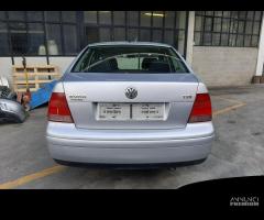 Ricambi Volkswagen Bora 2003 berlina grigio chiaro