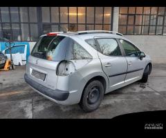 Ricambi Peugeot 207 SW 2010 grigia 1400cc benzina - 7