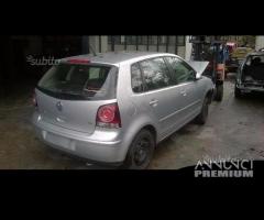 Ricambi Volkswagen Polo 2008 5 porte grigia e blu - 15