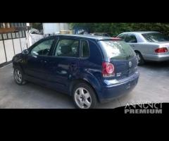 Ricambi Volkswagen Polo 2008 5 porte grigia e blu - 17