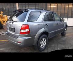 Ricambi Kia Sorento 4x4 2006 2500cc TD D4CB grigia