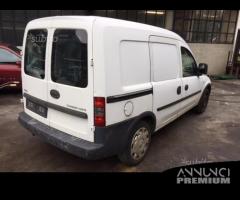 Ricambi Opel Combo 2010 bianco e giallo