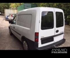 Ricambi Opel Combo 2010 bianco e giallo