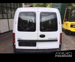 Ricambi Opel Combo 2010 bianco e giallo