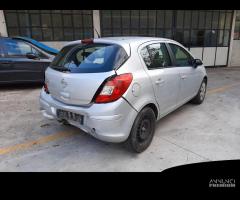 Ricambi Opel Corsa 2012 5 porte grigia 1200cc benz - 7