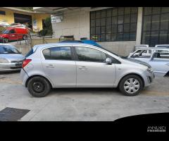 Ricambi Opel Corsa 2012 5 porte grigia 1200cc benz - 8