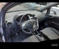 Ricambi Opel Corsa 2012 5 porte grigia 1200cc benz - 9