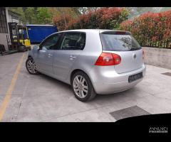 Ricambi Volkswagen Golf 5 5 porte colori vari