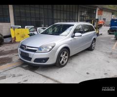 Ricambi Opel Astra SW 2006 grigio chiaro e bianco